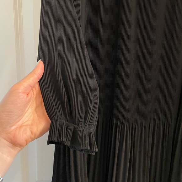 BNWT WOMENS H&M PLEATED DRESS, SIZE XS - Picture 5 of 12